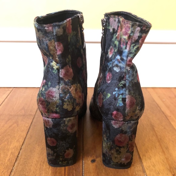 Floral Velvet Booties size 8.5 - Picture 3 of 7